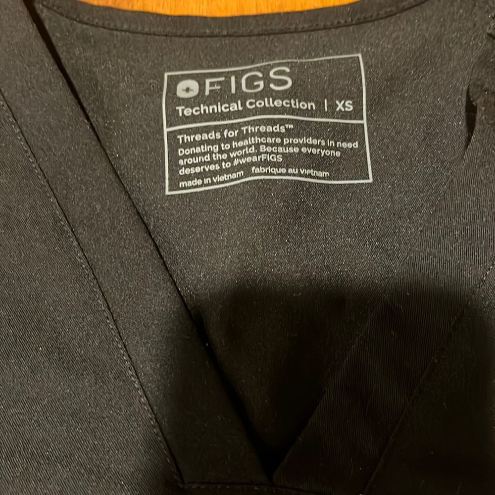 Figs black set Casma three pocket scrub top XS Zamora jogger scrub pant Medium